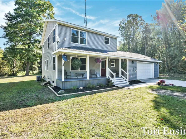 1312 Pine Hill Trl, Stanton, MI 48888