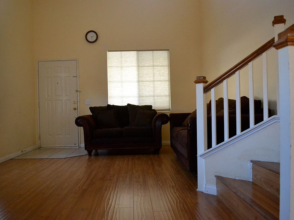 2nd image of 1881 Crowne Oak Ln