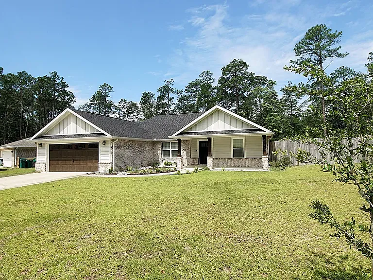 4 bed, 1928 sqft, $2,300 — Photo 3