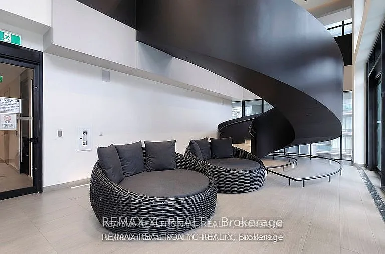 1 Yorkville Ave #710 — Photo 39