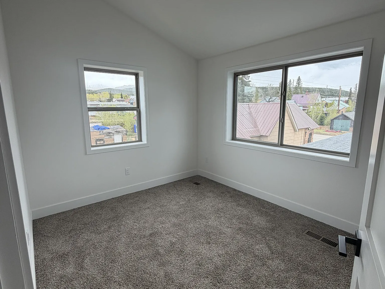 2 bed, 1.5 bath, $1,977 — Photo 3