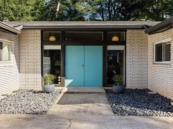 3654 Creekview Cir, Stone Mountain, GA 30083