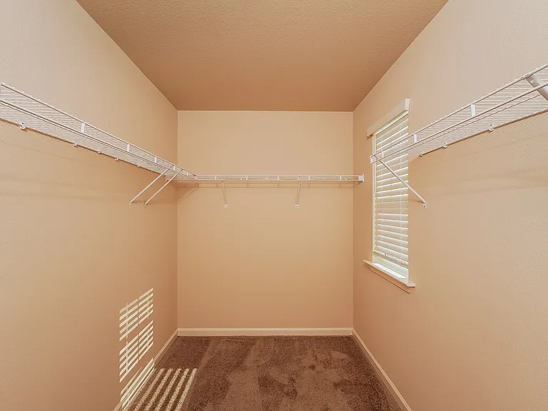 165 Clover Ln — Photo 8
