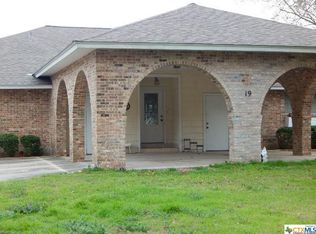 19 Champions Dr, Seguin, TX 78155