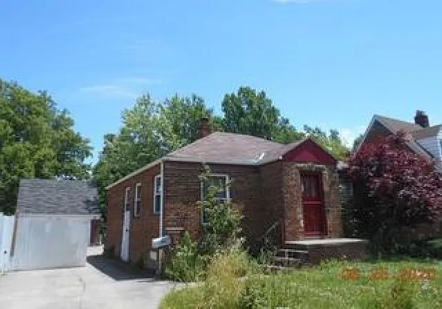 301 E 266th St photo 1
