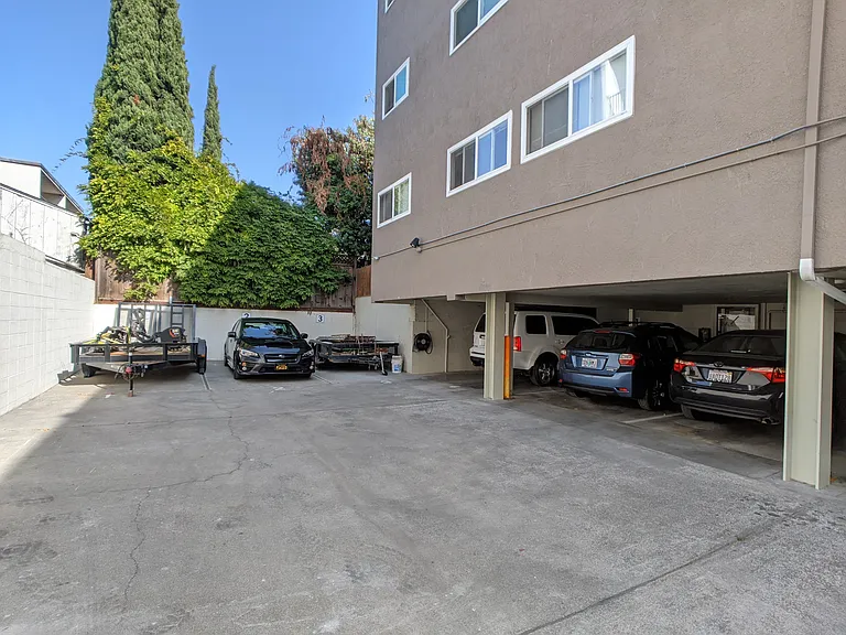 Vanguard Apartments — Photo 6