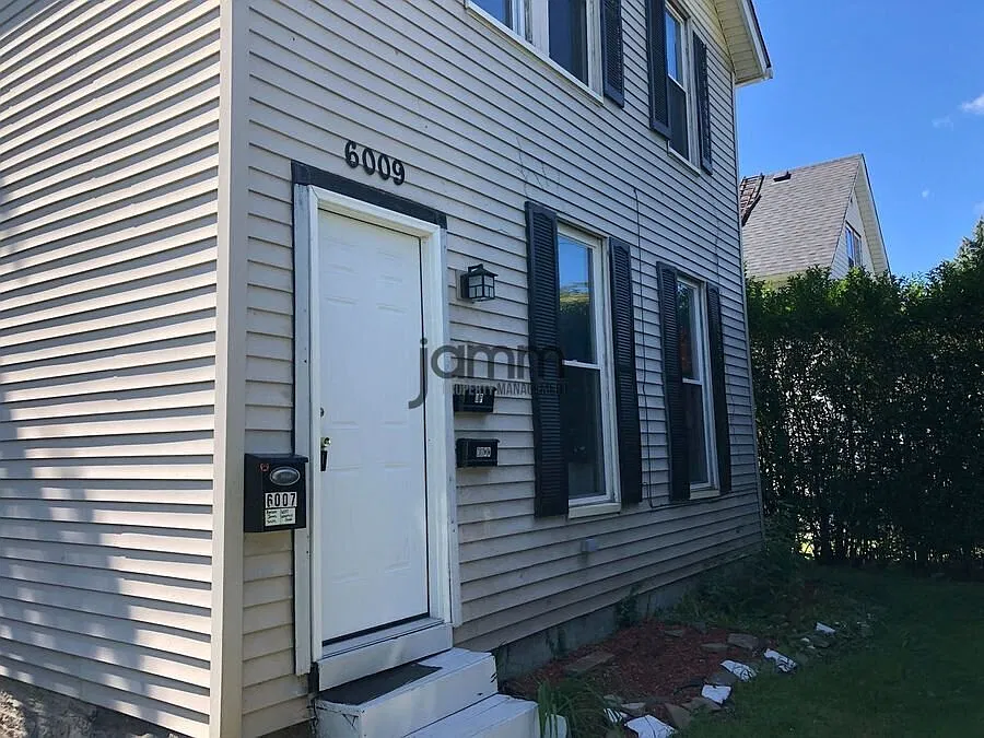 Cleveland: 2 Bedroom 1 Bathroom — Photo 2