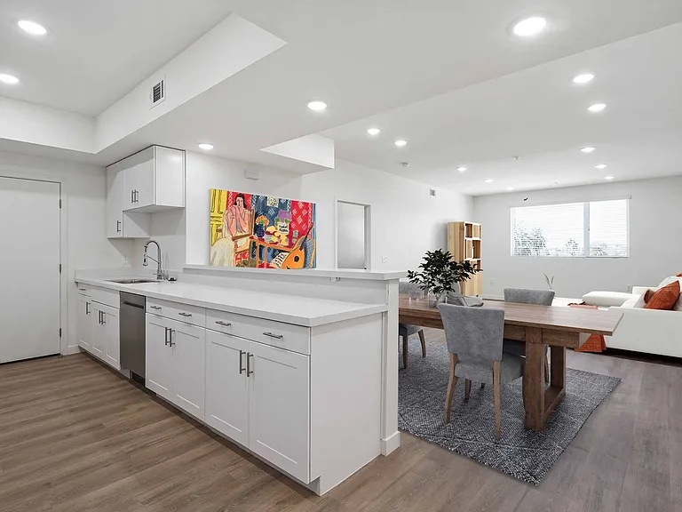 14541 Gilmore St Apartments — Photo 46