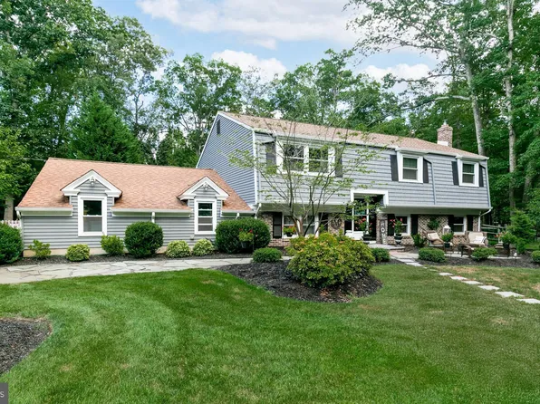 13 Oregon Trl, Medford, NJ 08055