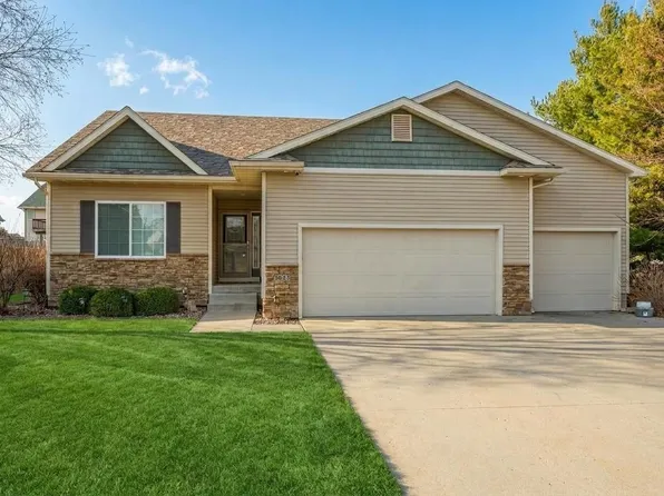 2945 Windsor Dr, Norwalk, IA 50211