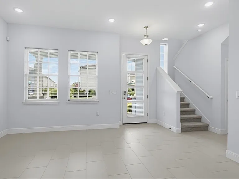 10322 Marconi Ave — Photo 4