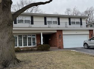 1010 Meadowlark Ln, Glenview, IL 60025