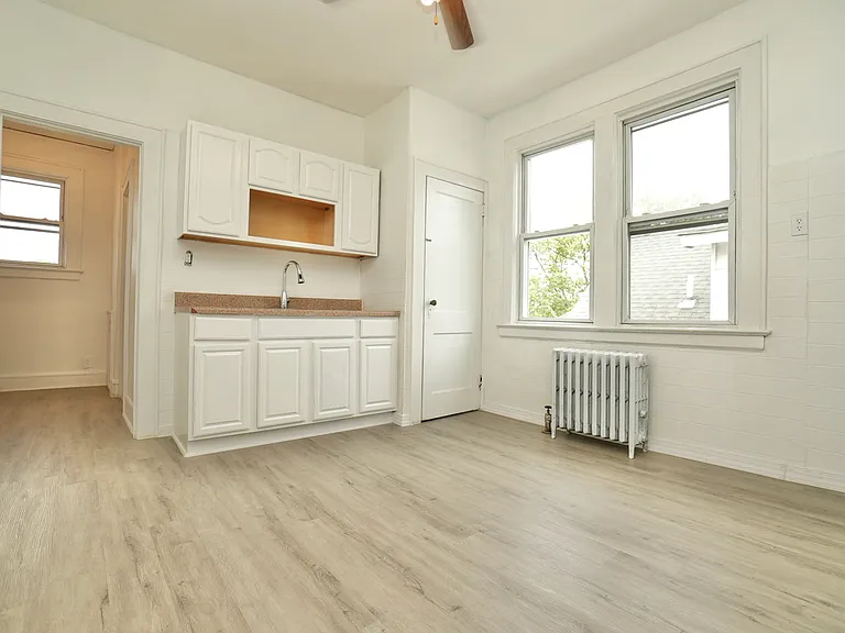 428-430 N 12th St #3 — Photo 5