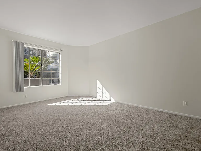 Tiffany Court — Photo 13