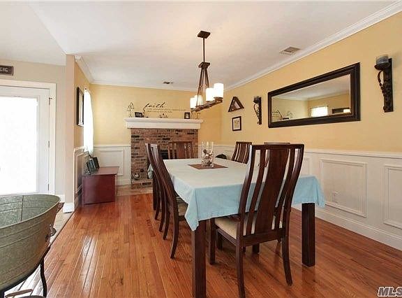 4th image of 310 Peconic Ave