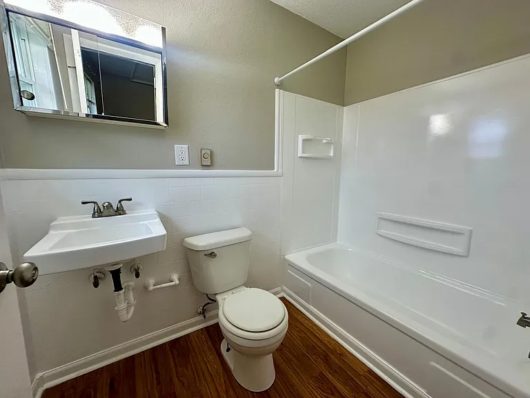 1102 N Benjamin St — Photo 7