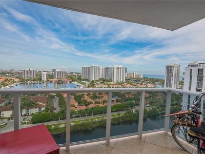 3675 N Country Club Dr APT 2202, Aventura, FL, 33180