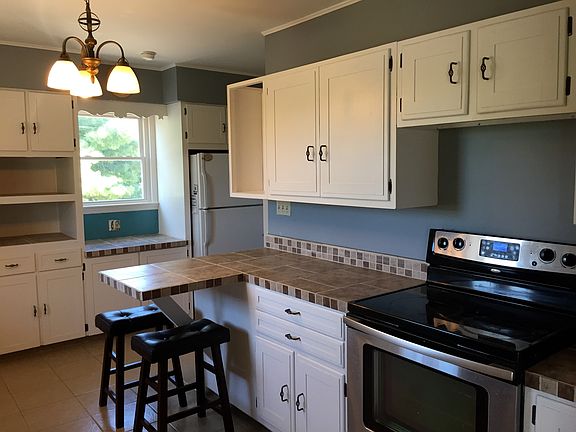 New cabinets, tile, stove!