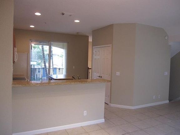 4th image of 2863 S Oasis Dr