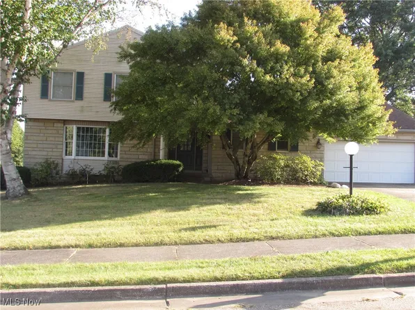 324 Hillview Cir NW, Canton, OH 44709