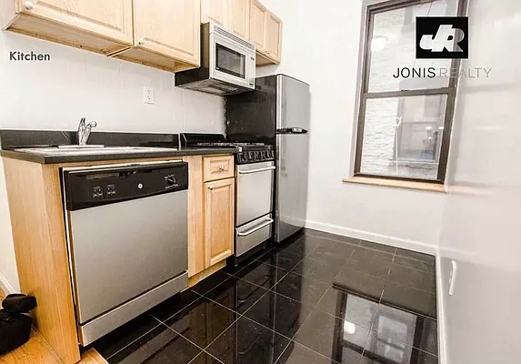 Rented by Jonis Realty | media 1