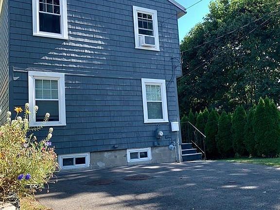 3rd image of 28 Crescent Ave
