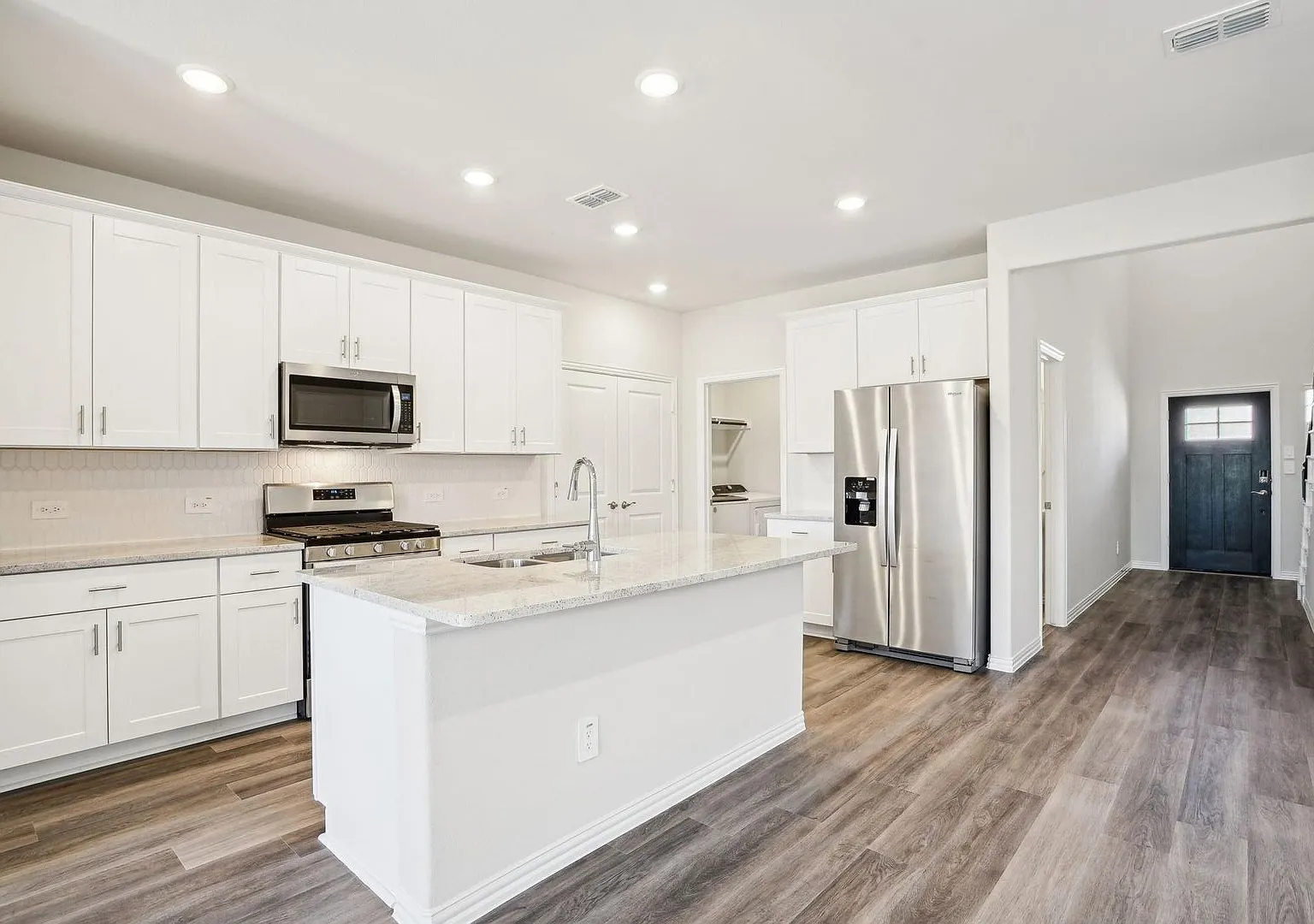 Spacious 4-Bedroom McKinney Home with Community Pool & Park — Photo 3