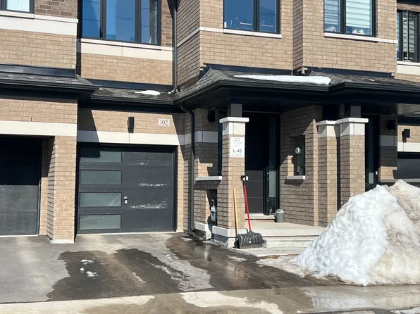 102 Turnberry Ln, Barrie, ON L9J 0M8