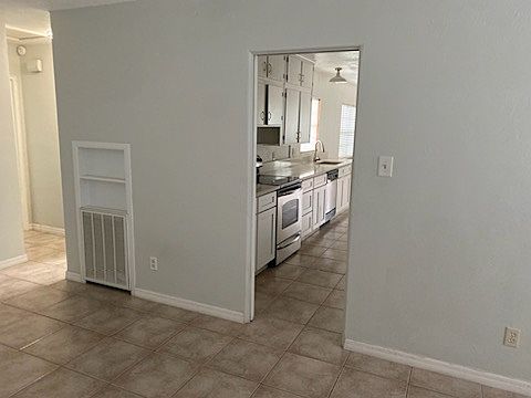 Living area 1 entry to kitchen