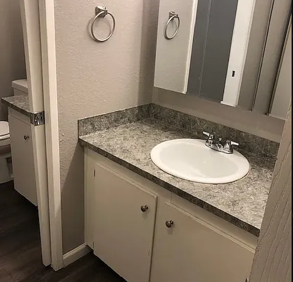 Emerald Place Apartments — Photo 9
