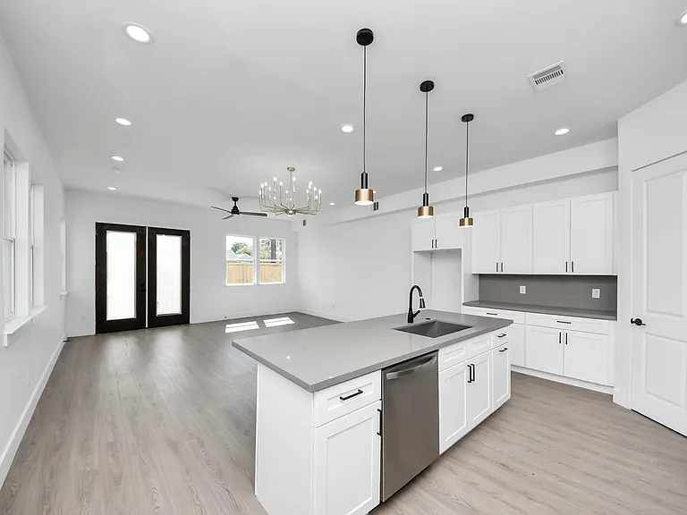 4133 E Toliver St — Photo 3