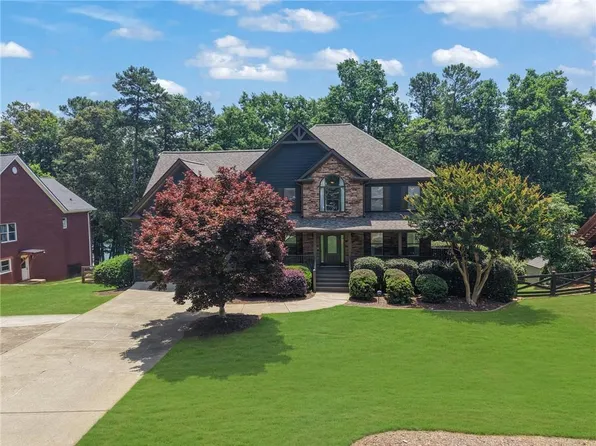 4418 Shellie Ln, Oakwood, GA 30566