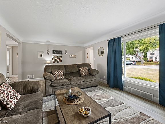 5th image of 6677 Parma Park Blvd