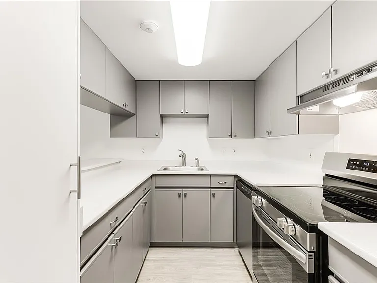 West Park Place — Photo 17