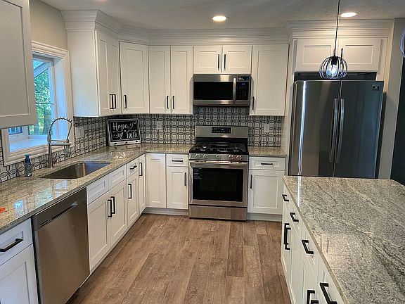5th image of 986 Gaynelle Ave