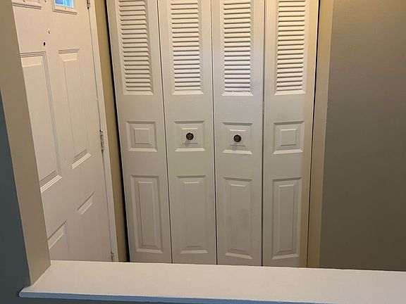 3rd image of 7524 Holly Grove Ct