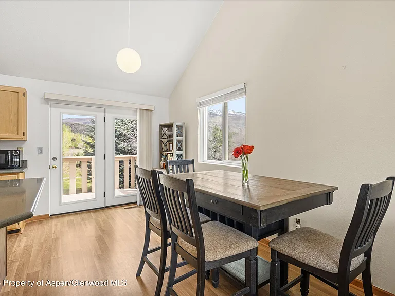 382 Summit Dr — Photo 8