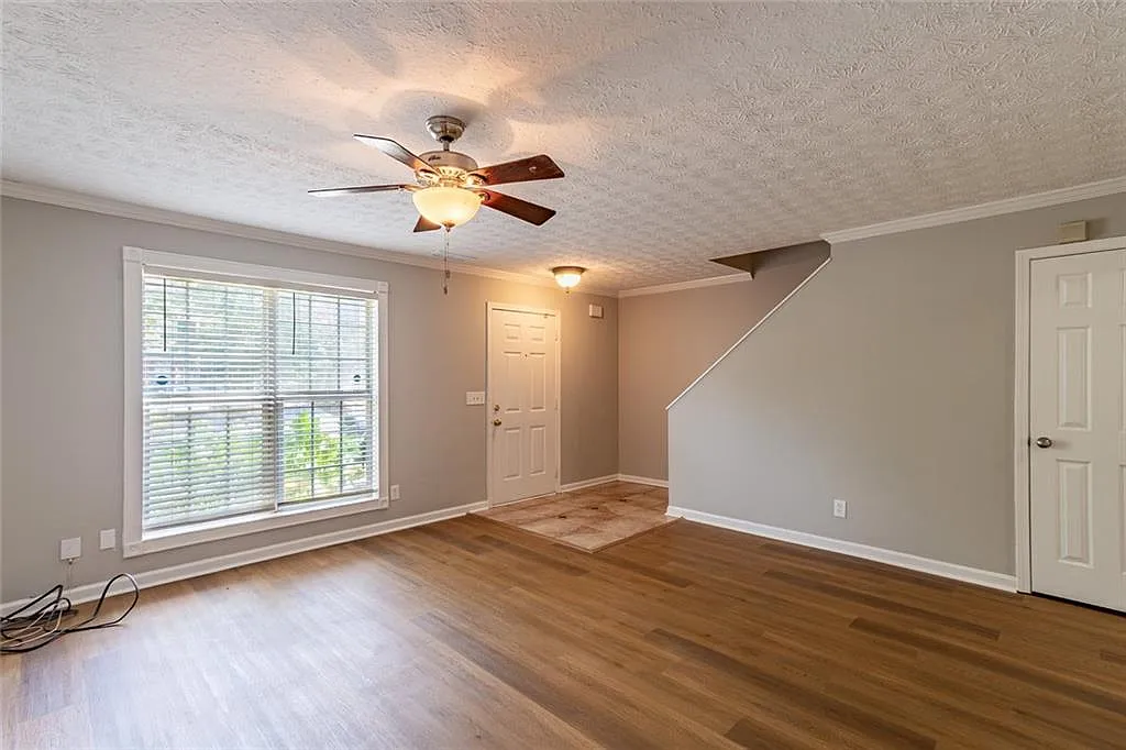 3 bed, 2.5 bath, 1340 sqft, $1,675 — Photo 3