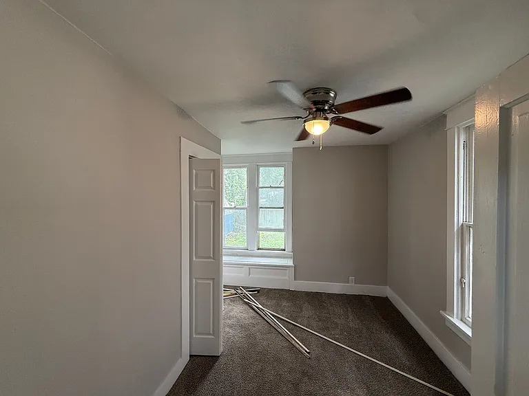 938 W Edwards St — Photo 11