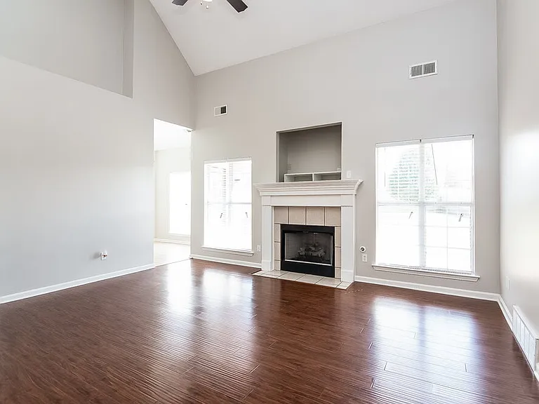 5820 Lillian Bend Dr — Photo 2