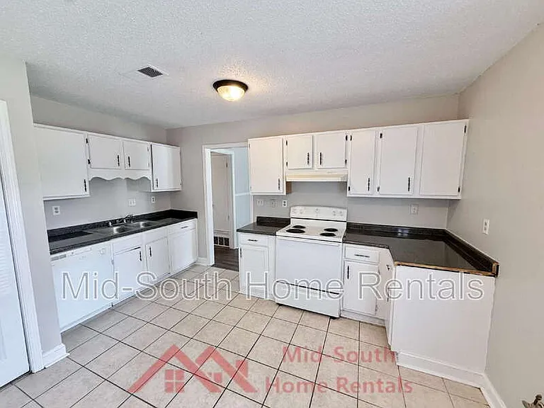 4505 Villagreen Dr — Photo 9