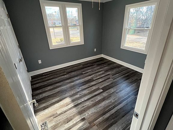 3rd image of 105 Palm St