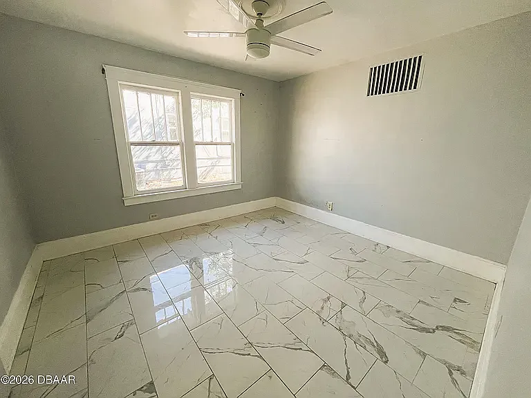 318 Hobart Ave — Photo 15