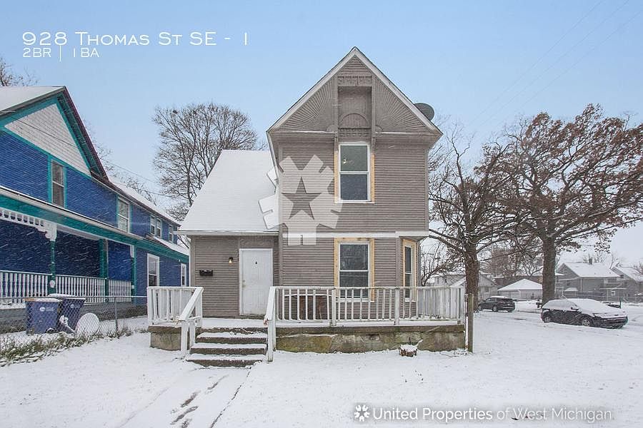 1st image of 928 Thomas St SE #1