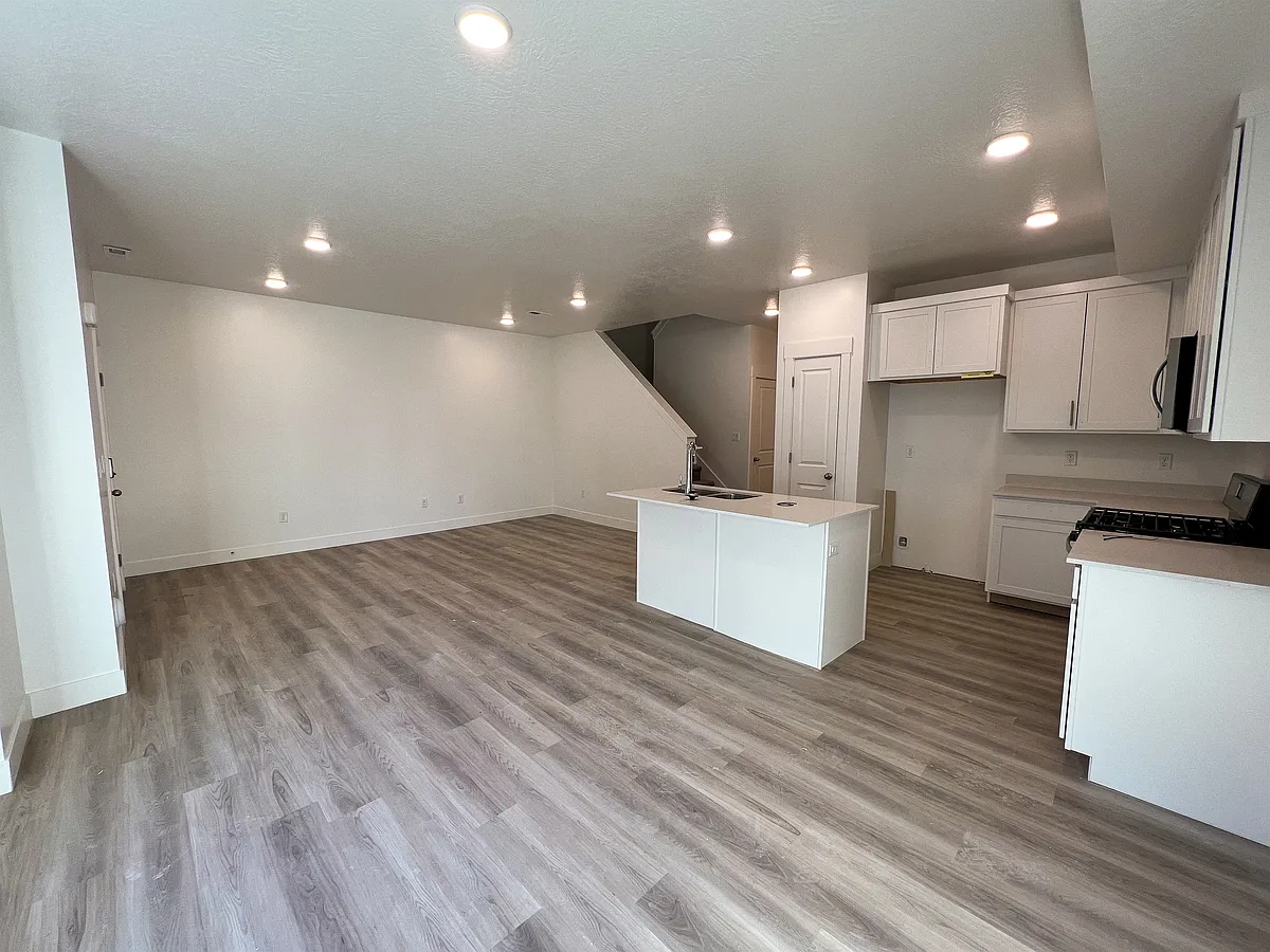 Building Photo - 904 N 1150 E