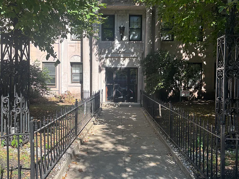 2001 Commonwealth Ave #2 — Photo 2