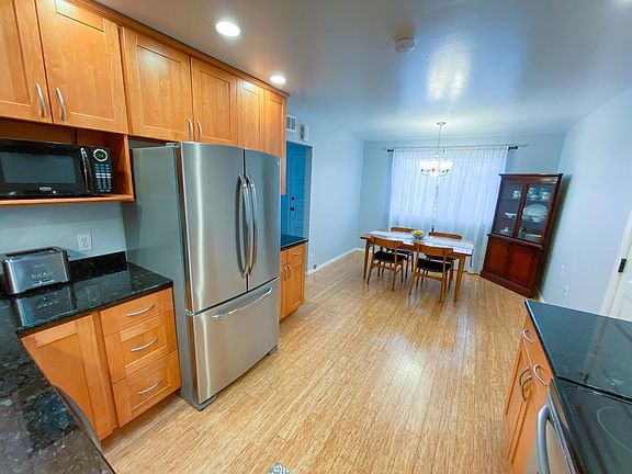 5th image of 1088 Crestwood Dr