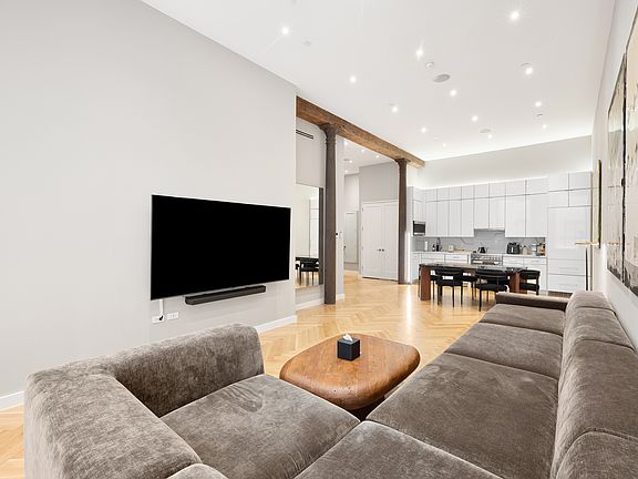 4th image of 457 Broome St APT 4R