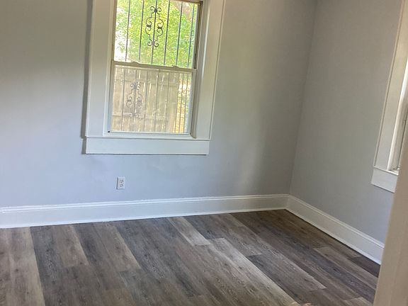 4th image of 999 Hillsboro St