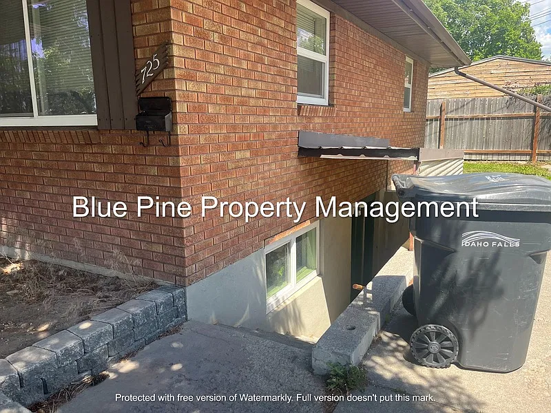 725 Tiger Ave